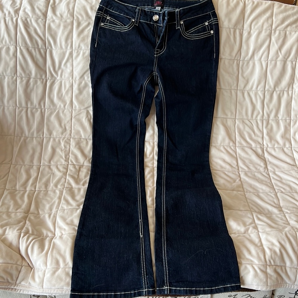 2b bebe jeans. 28 x 32. Midrise.